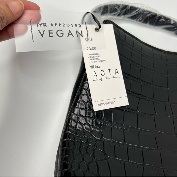 AOTA Elena Vegan Black Mock Croc Embossed Bucket Crossbody Bag Black NWT - Picture 12 of 16